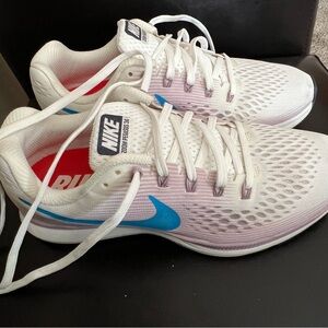 Nike women’s zoom pegasus 34 size 9